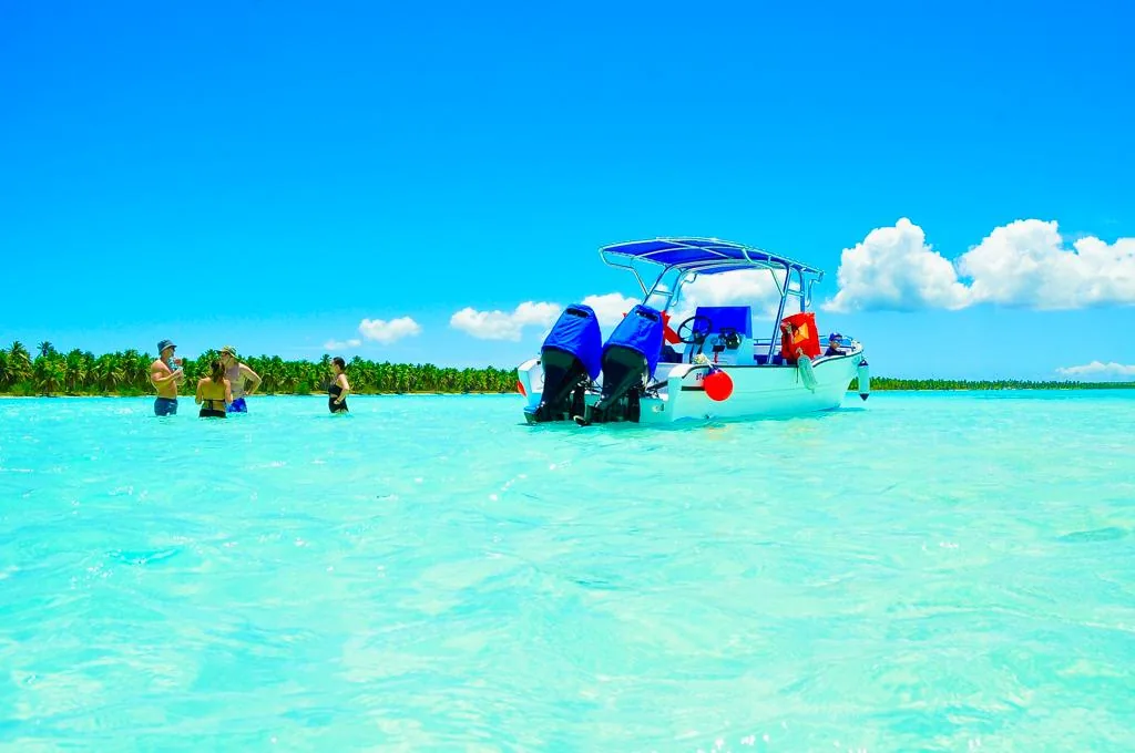 Lancha Speed Boat Moises en las aguas de Saona